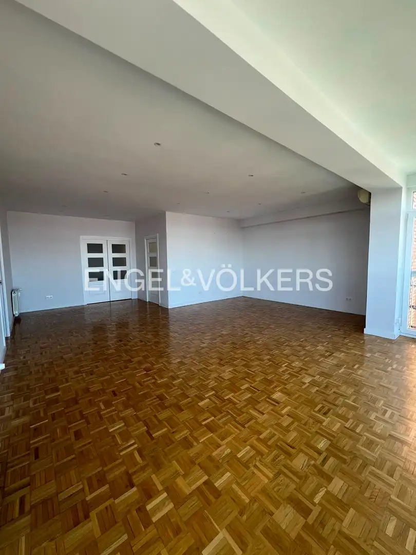 Living room of Flat for rent in Madrid  with Air Conditioner, Heating and Parquet flooring