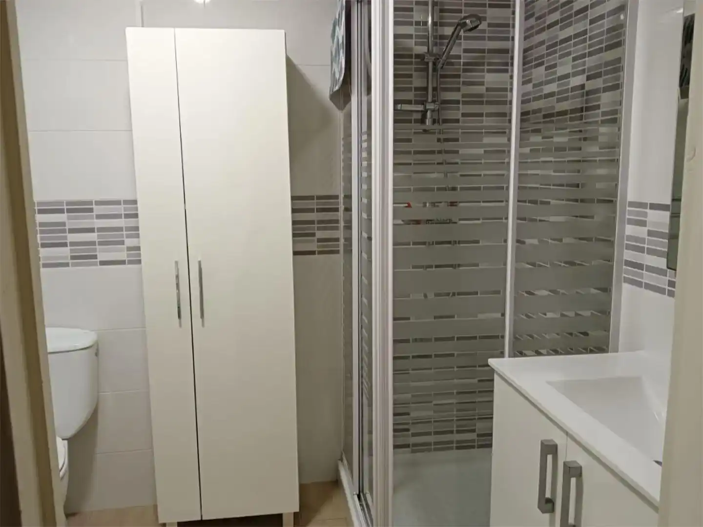 Bathroom of Apartments for rent in Salou  with Air Conditioner and Balcony