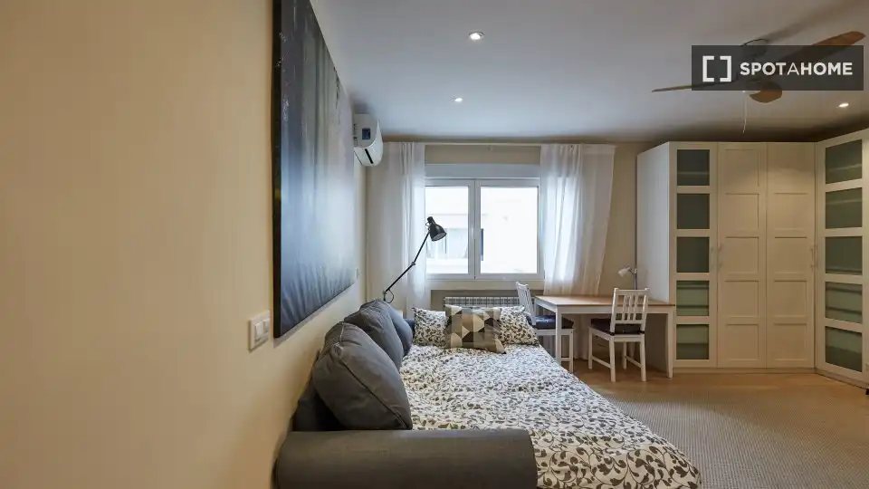 Room in Universidad - Malasaña
