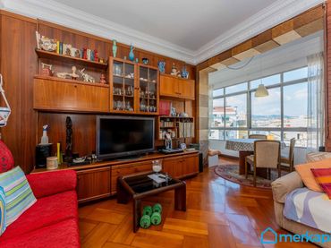 Piso con balcón en venta en Eixample