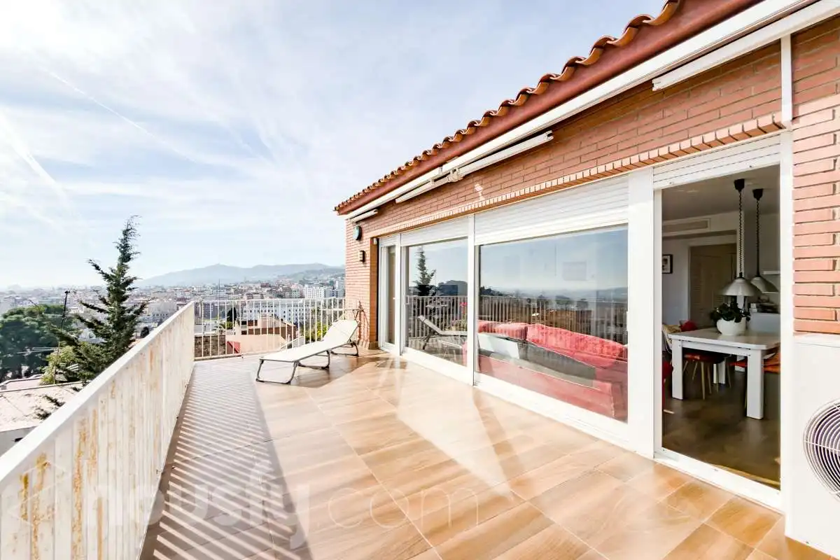 Terrassa de Casa o xalet en venda en Barcelona amb Aire condicionat, Calefacció i Jardí privat