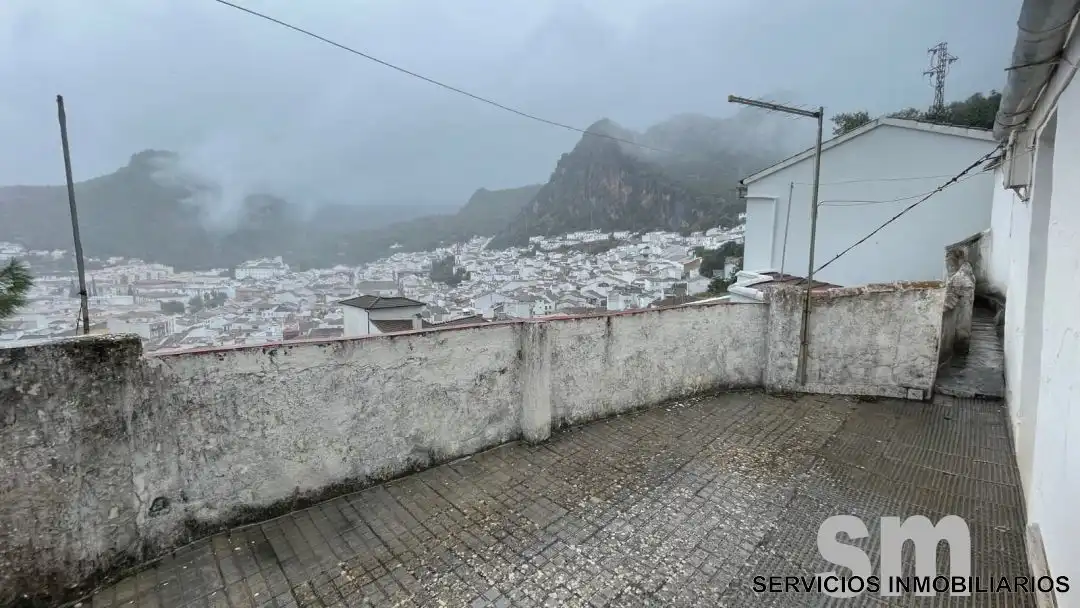Vista exterior de Casa o xalet en venda en Ubrique amb Terrassa i Moblat