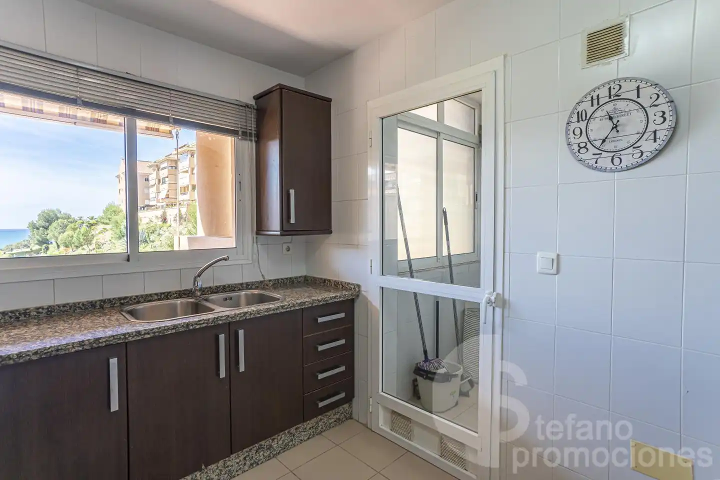 Habitación de Piso en venta en Málaga con Aire acondicionado, Terraza y Piscina comunitaria