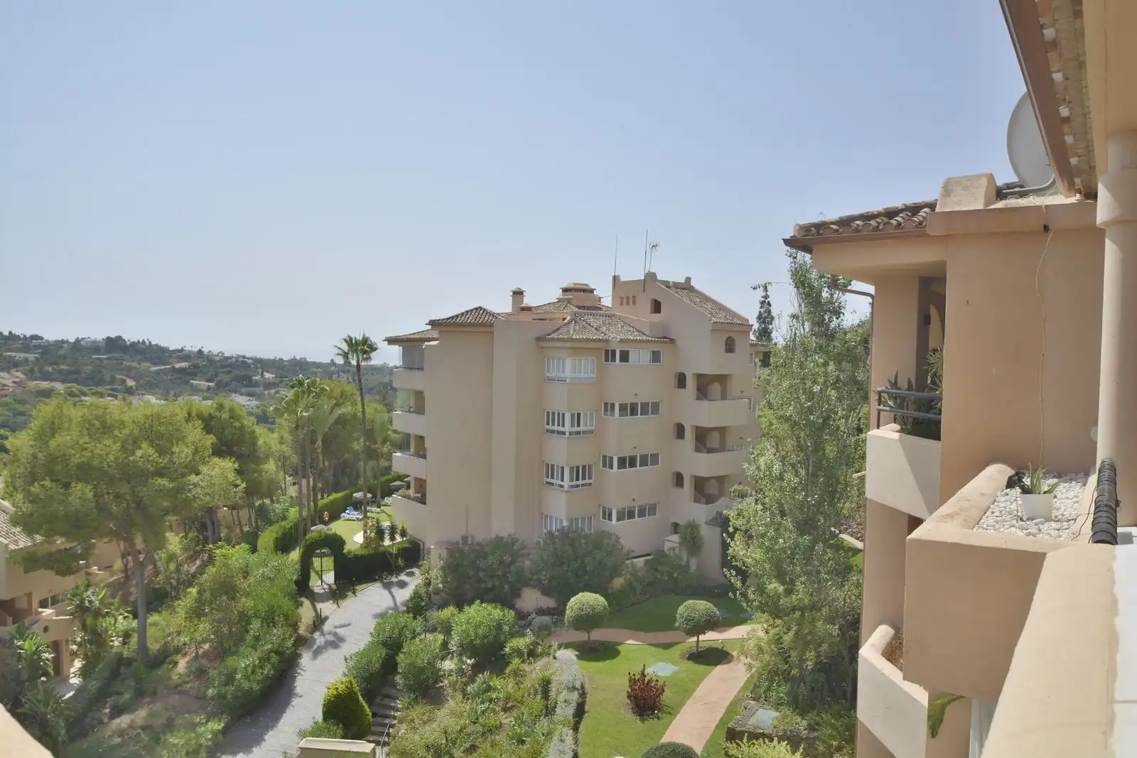 Exterior view of Apartments for sale in Marbella  with Private garden and Community pool