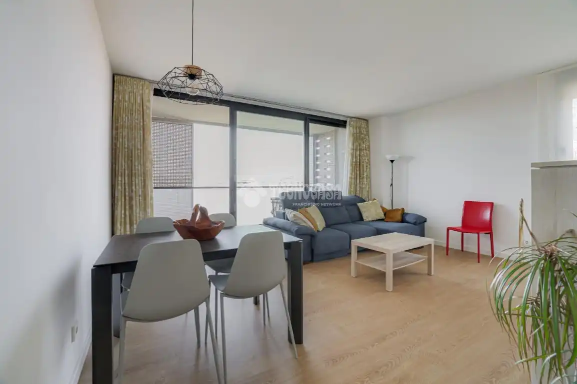 Sala de estar de Piso en venta en L'Hospitalet de Llobregat con Trastero