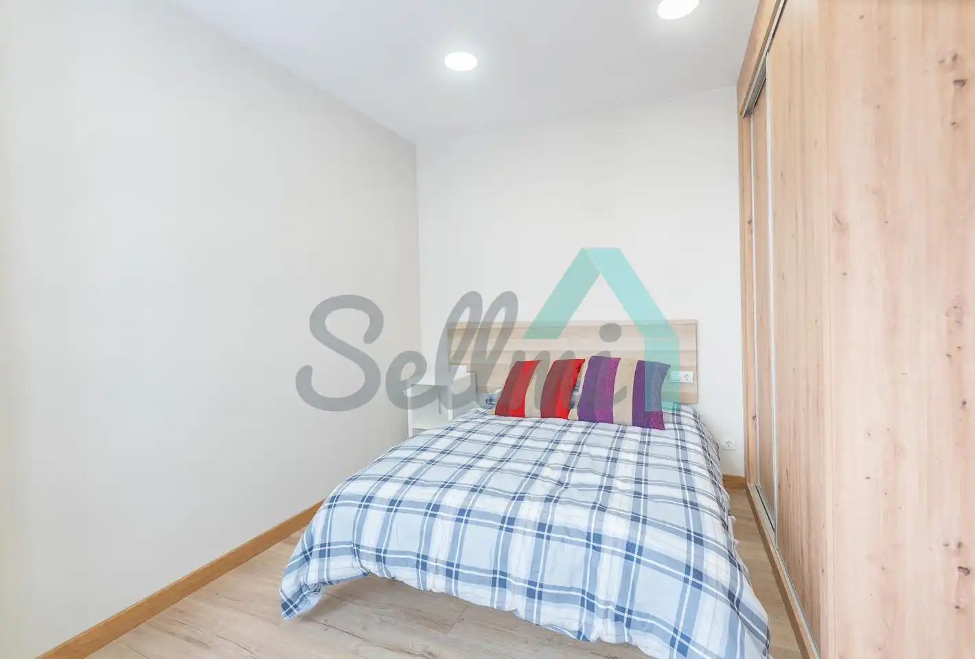 Habitación de Piso de alquiler en Oviedo  con Calefacción, Terraza y Amueblado