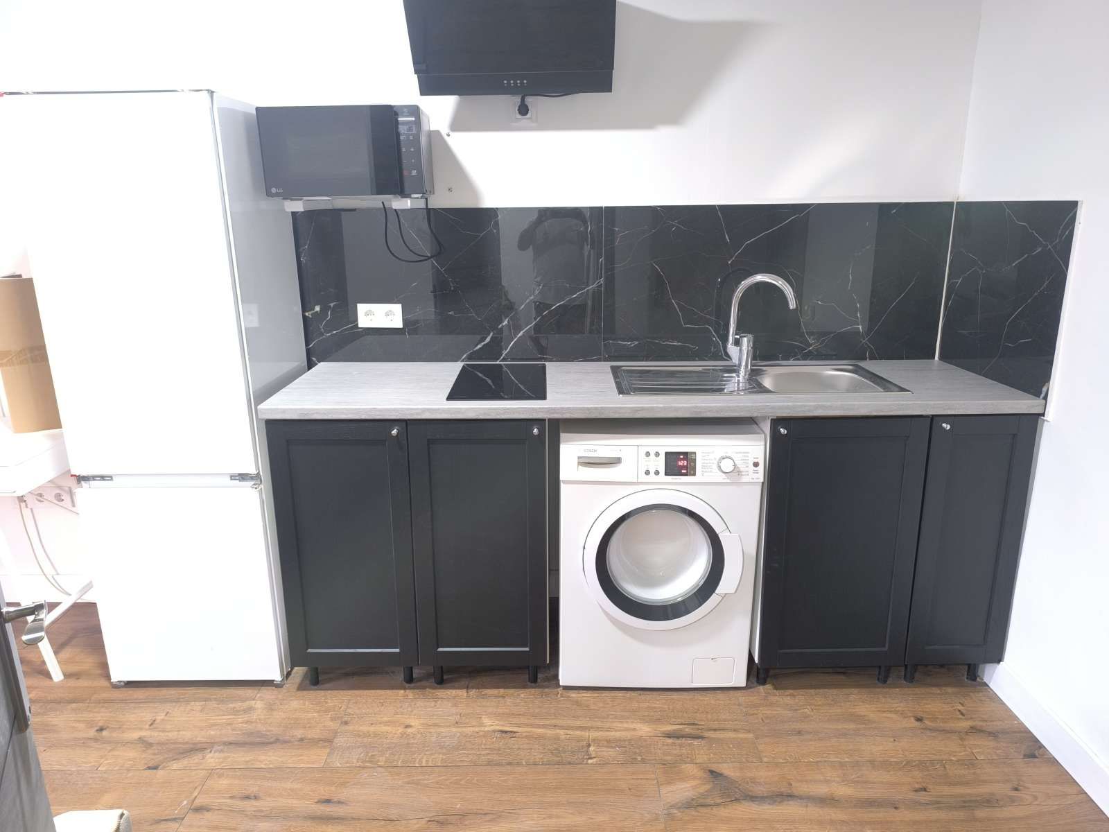 Cuina de Estudi per a compartir en  Madrid Capital amb Aire condicionat, Terrassa i Moblat