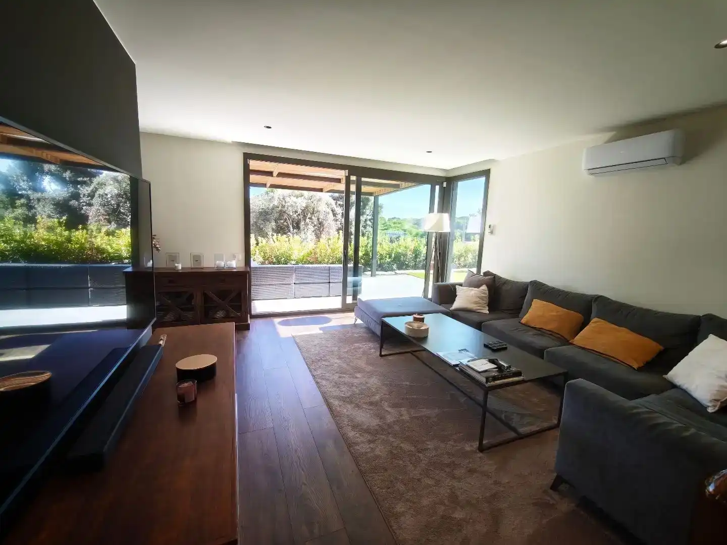 Sala de estar de Casa o chalet en venta en Sant Vicenç de Montalt con Aire acondicionado y Piscina