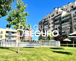 Vista exterior de Pis de lloguer en Tres Cantos amb Aire condicionat, Terrassa i Piscina