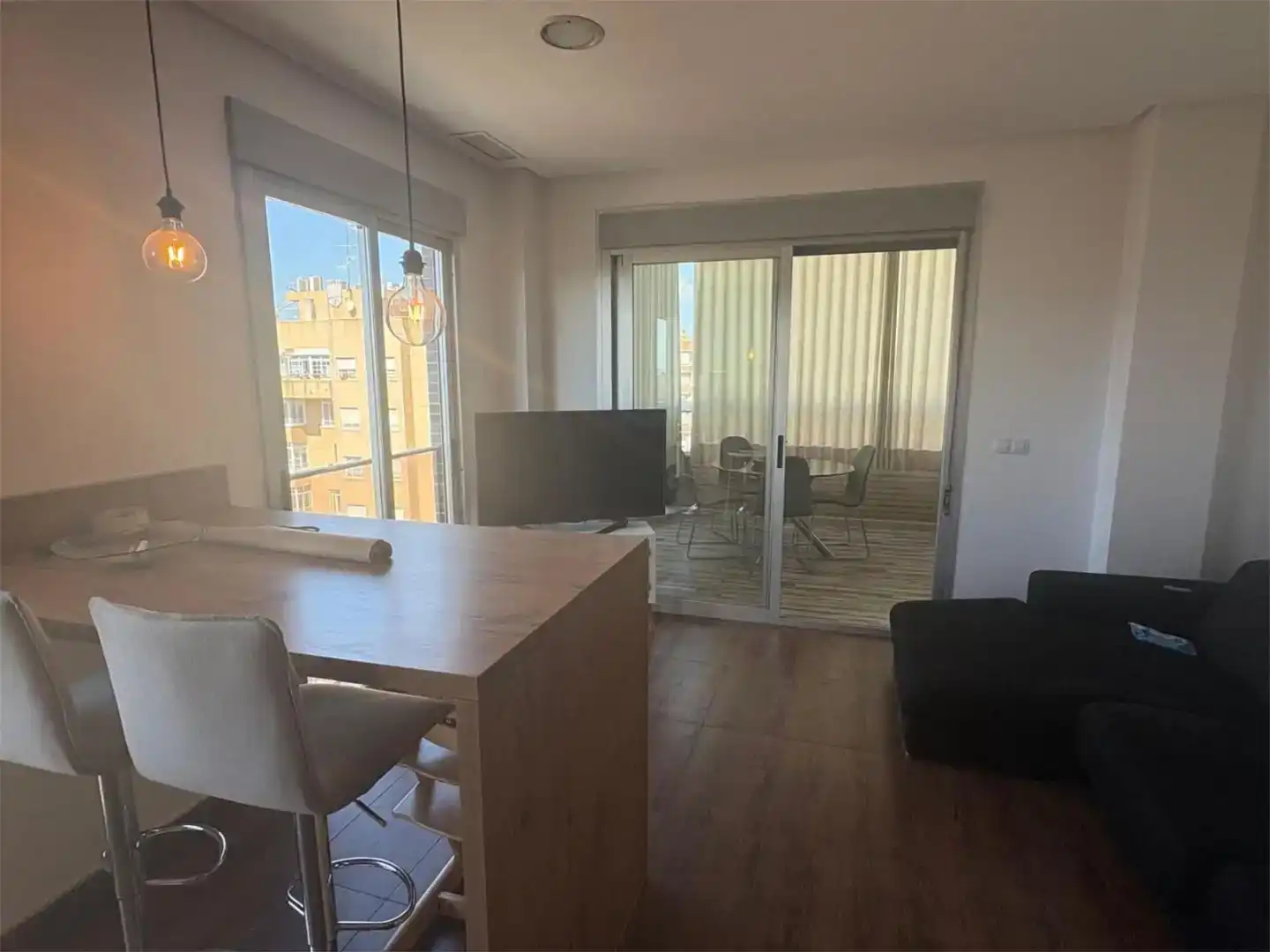 Wohnzimmer von Dachboden zur Miete in Elche / Elx mit Klimaanlage, Schwimmbad und Möbliert