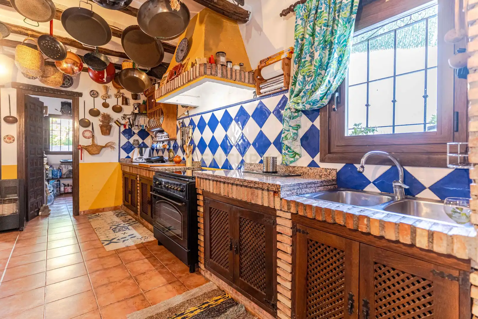 Kitchen of Houses for sale in Lanjarón  with Private garden, Storage room and Swimming Pool