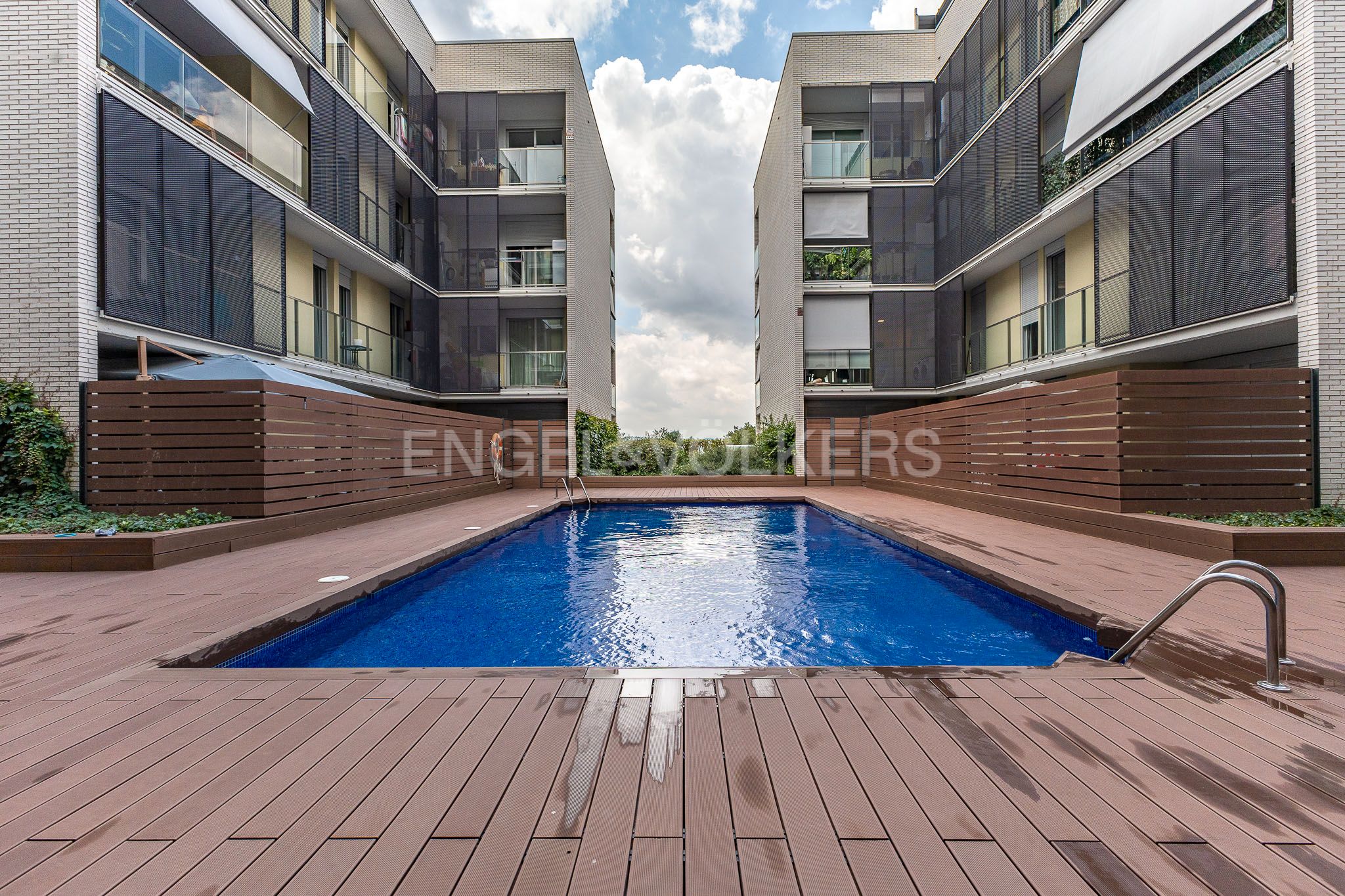 Swimming pool of Attic for sale in Sant Cugat del Vallès  with Air Conditioner, Heating and Parquet flooring