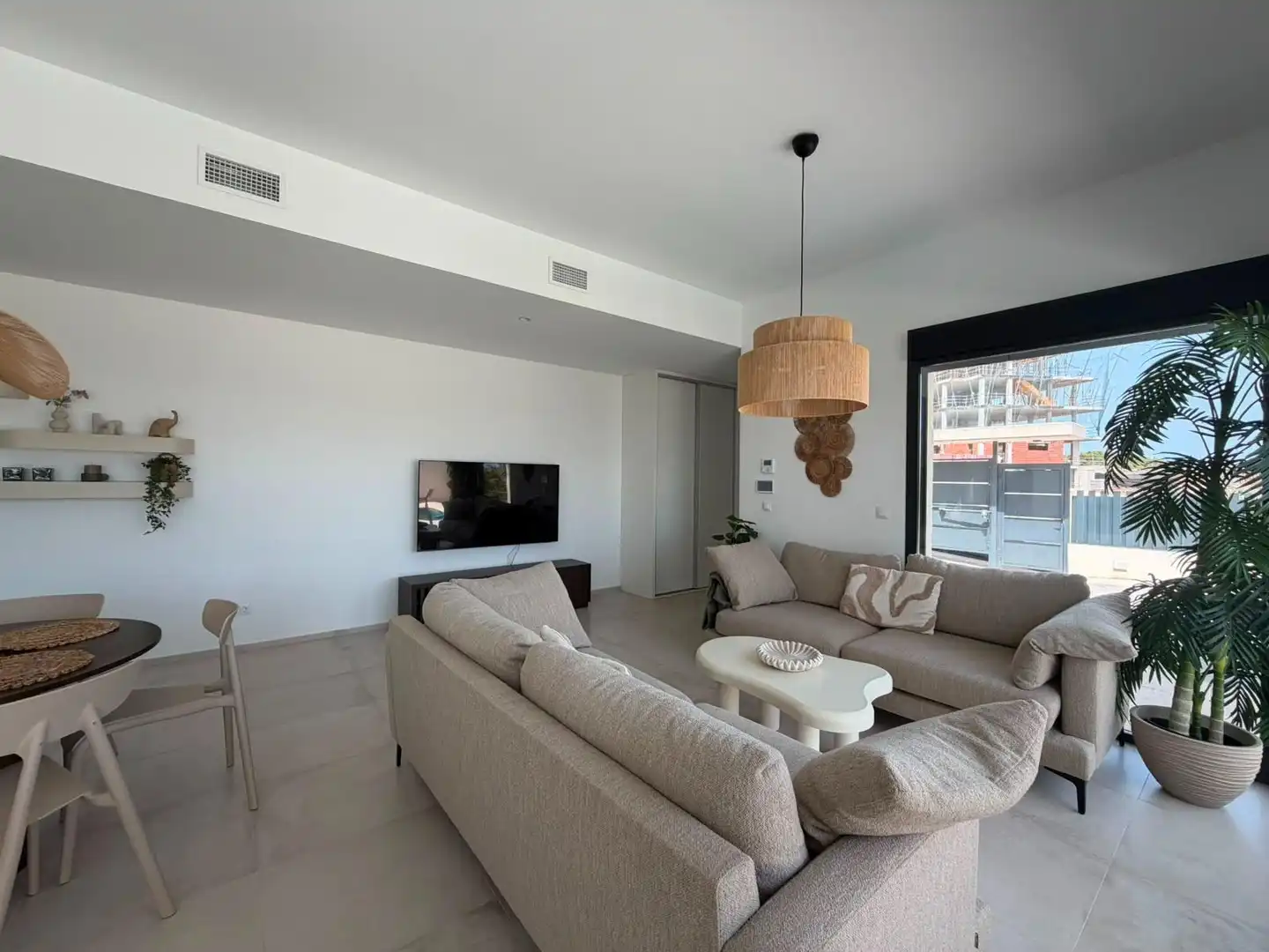 Sala d'estar de Casa o xalet de lloguer en Finestrat amb Aire condicionat, Jardí privat i Terrassa