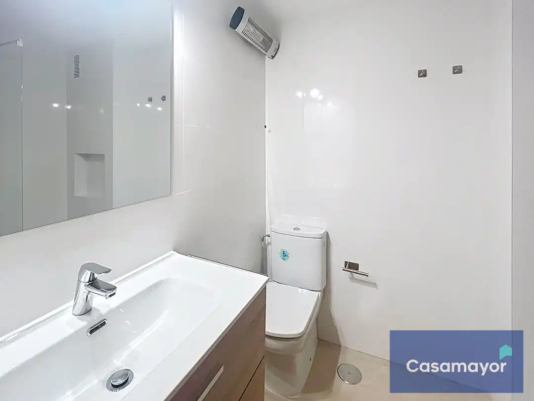 Bathroom of Flat for rent in Alicante / Alacant  with Air Conditioner, Heating and Private garden