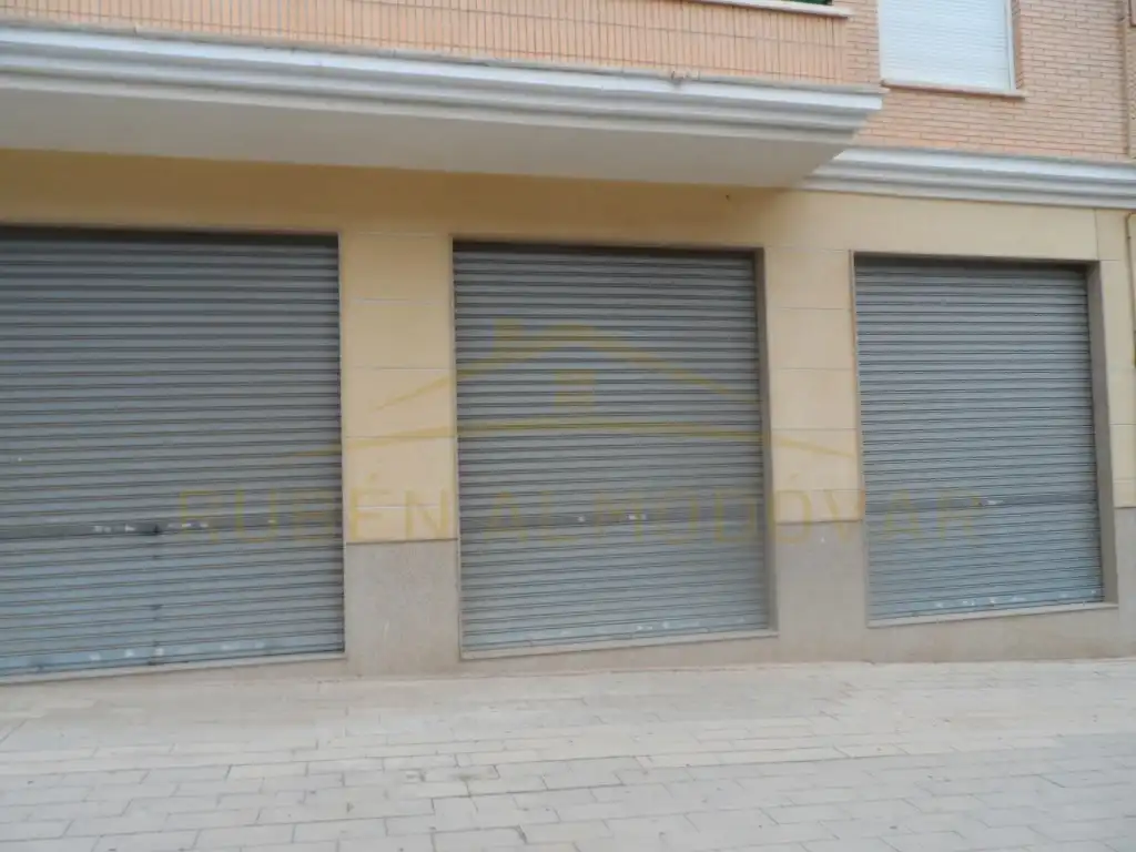 Local comercial en venda a Avenida Pintor Pastor Calpena 16