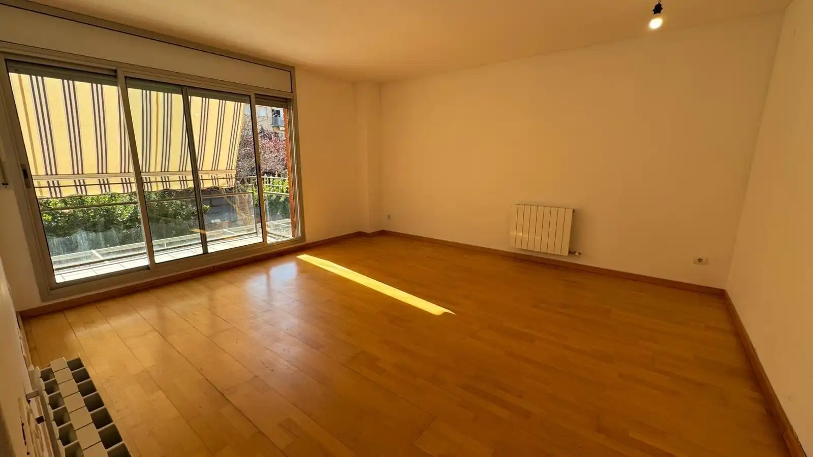 Sala de estar de Piso en venta en Sabadell con Calefacción, Parquet y Balcón