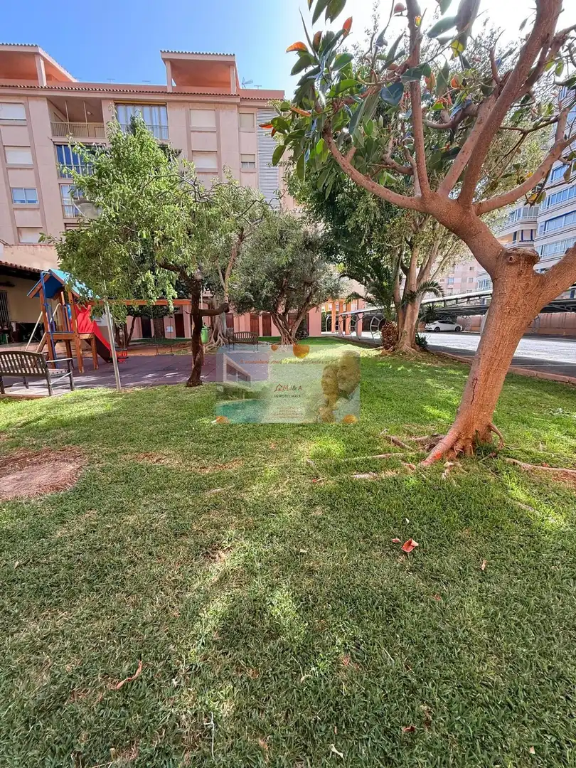 Parkplatz von Wohnung zur Miete in Benicasim / Benicàssim mit Klimaanlage, Heizung und Terrasse