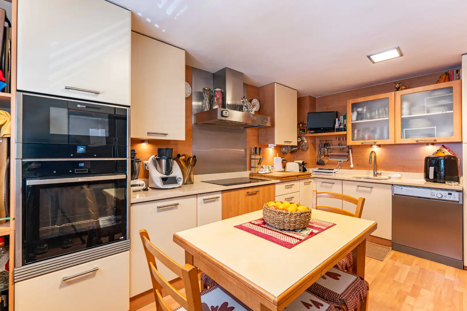 Cocina de Casa adosada en venta en Las Rozas de Madrid con Aire acondicionado, Calefacción y Jardín privado