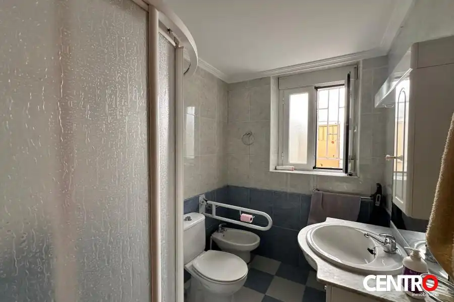 Bany de Casa o xalet en venda en Guadahortuna amb Jardí privat
