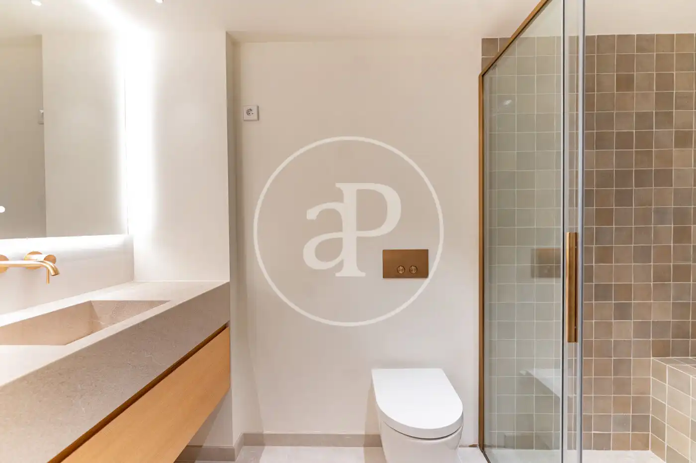 Baño de Piso en venta en  Palma de Mallorca con Aire acondicionado, Calefacción y Jardín privado
