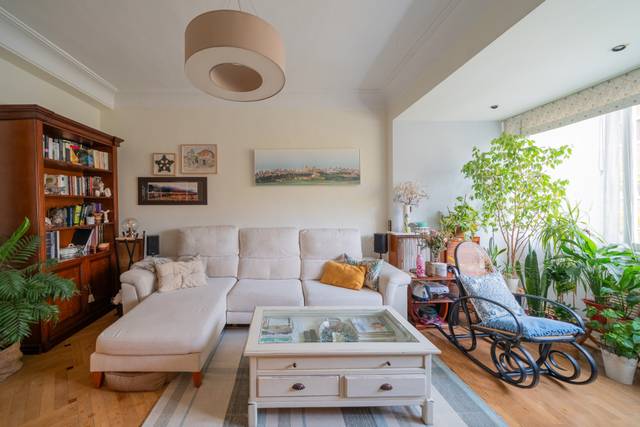 Piso en Venta en Calle de Guzmán el Bueno, 105 en Vallehermoso