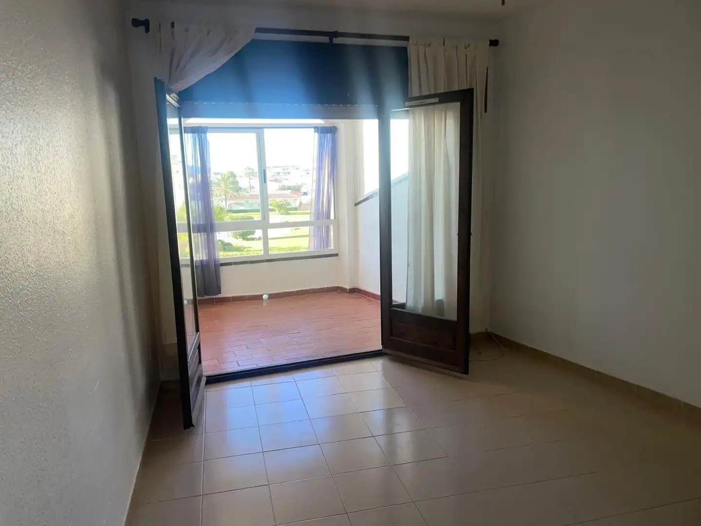 Dormitori de Apartament en venda en Empuriabrava amb Aire condicionat, Calefacció i Jardí privat