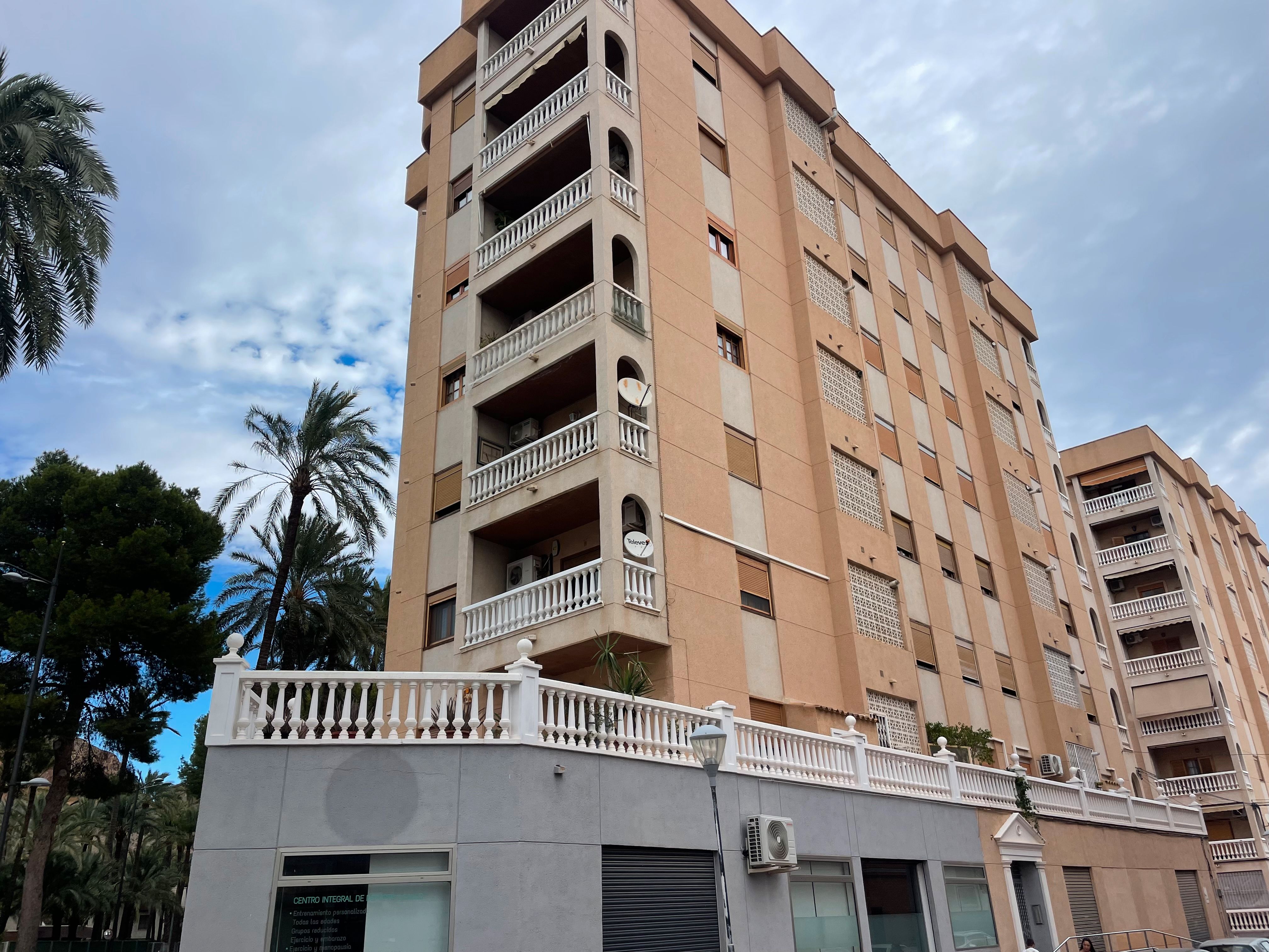 Vista exterior de Pis en venda en Orihuela amb Aire condicionat, Parquet i Balcó
