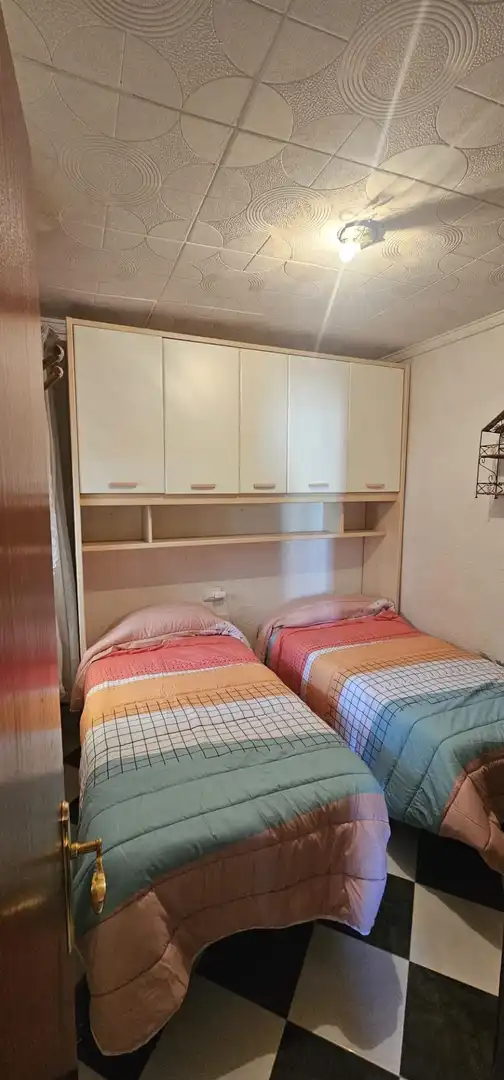 Habitación de Casa adosada en venta en Torrevieja con Jardín privado, Trastero y Amueblado