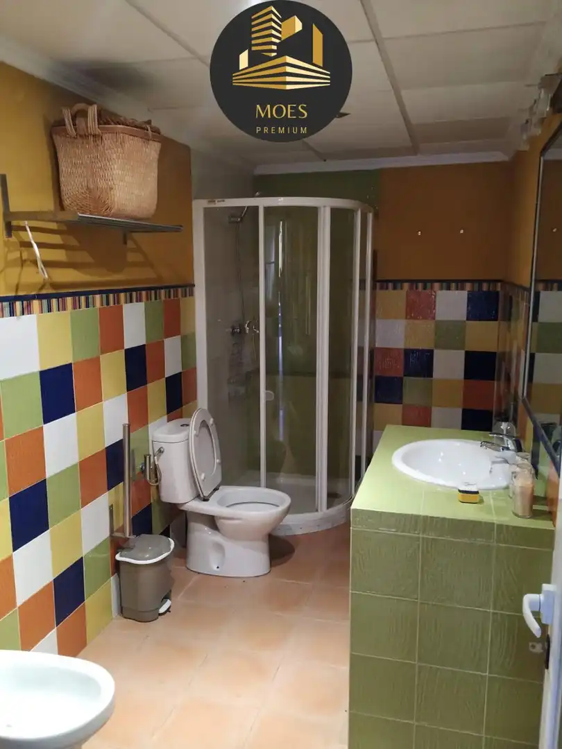 Bathroom of Houses for sale in Villacarrillo  with Air Conditioner, Private garden and Storage room