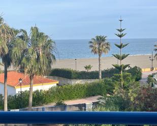 Vista exterior de Apartament de lloguer en Manilva amb Terrassa, Piscina i Balcó