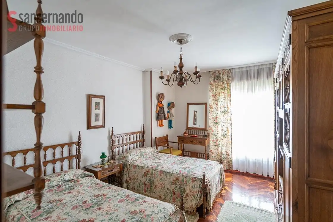 Habitación de Piso en venta en Corvera de Toranzo con Calefacción