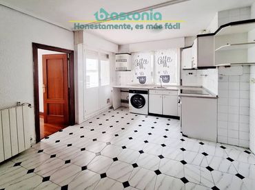 Appartamento con balcone in vendita a Agirre Lehendakaria Kalea 72