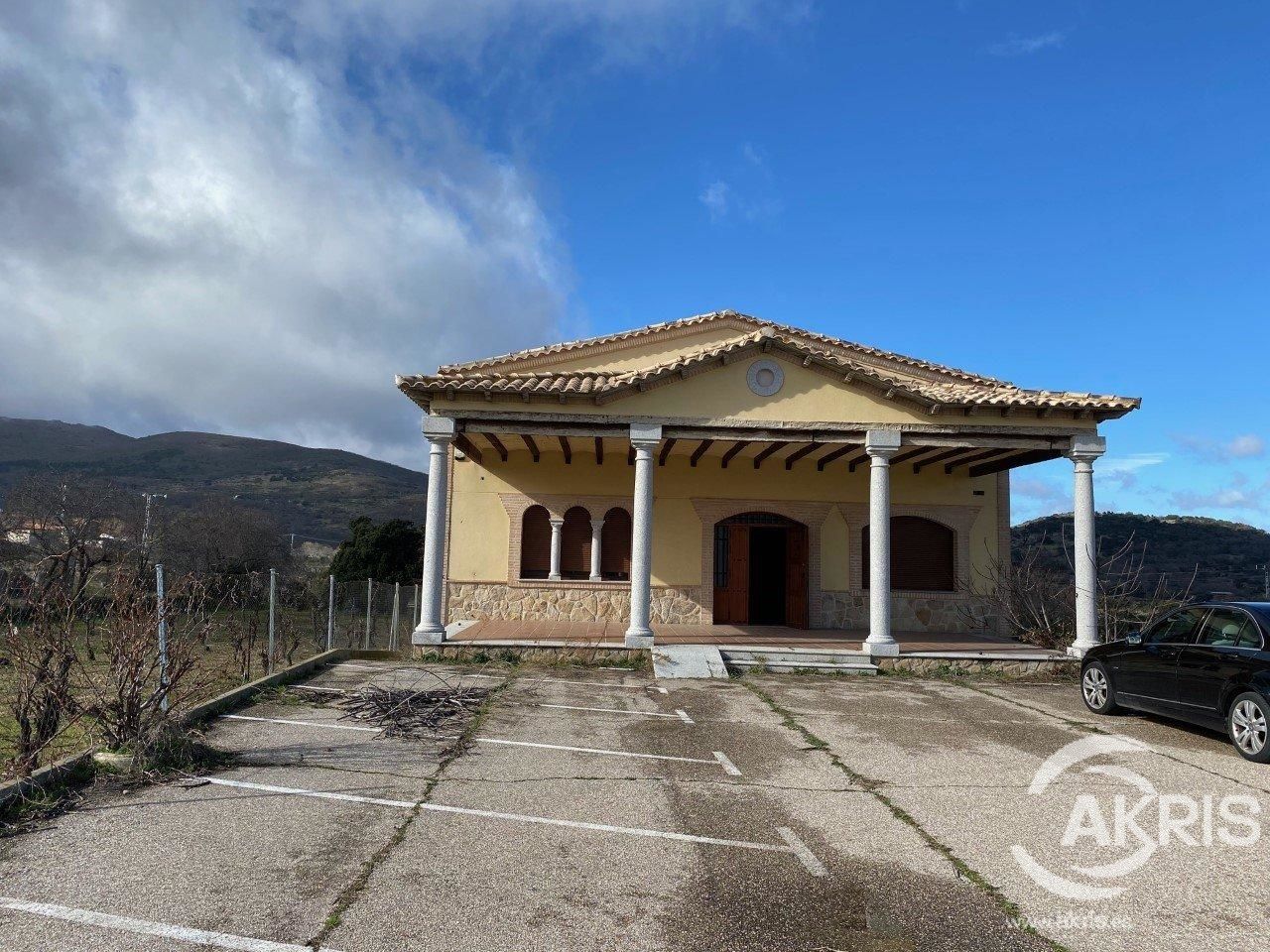 Vista exterior de Finca rústica en venda en San Pablo de los Montes amb Jardí privat