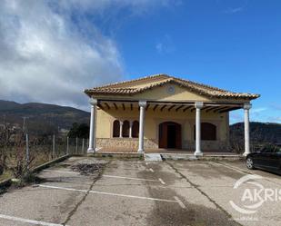 Außenansicht von Country house zum verkauf in San Pablo de los Montes mit Privatgarten