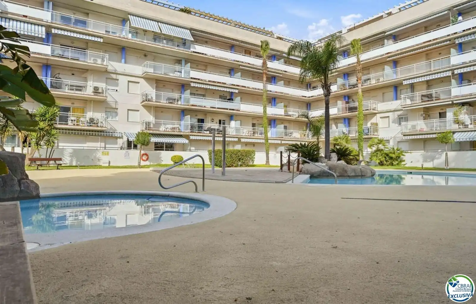 Piscina de Pis en venda en Roses amb Aire condicionat, Calefacció i Terrassa