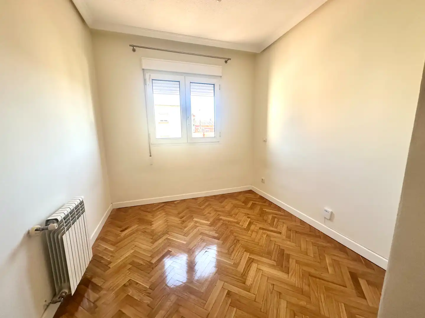 Habitación de Piso en venta en Madrid con Calefacción, Trastero y Horno