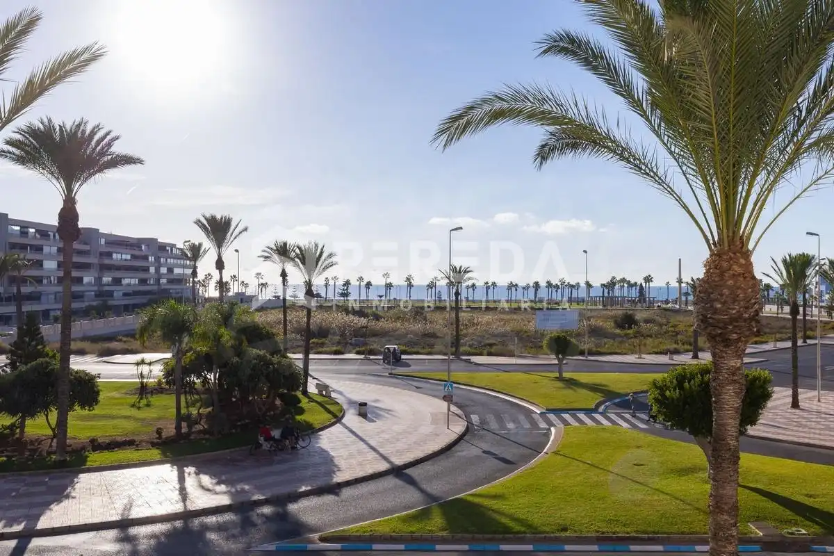 Vista exterior de Piso en venta en Roquetas de Mar con Aire acondicionado y Piscina comunitaria