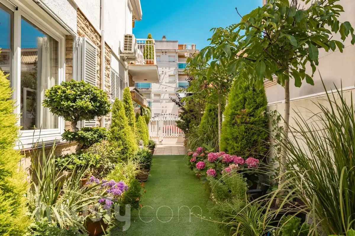 Detached homes for sale in Calle Santiago Rusiñol, Coma-ruga platja
