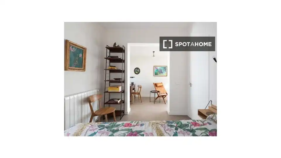 Dormitori de Apartament per a compartir en Sevilla amb Aire condicionat, Terrassa i Moblat