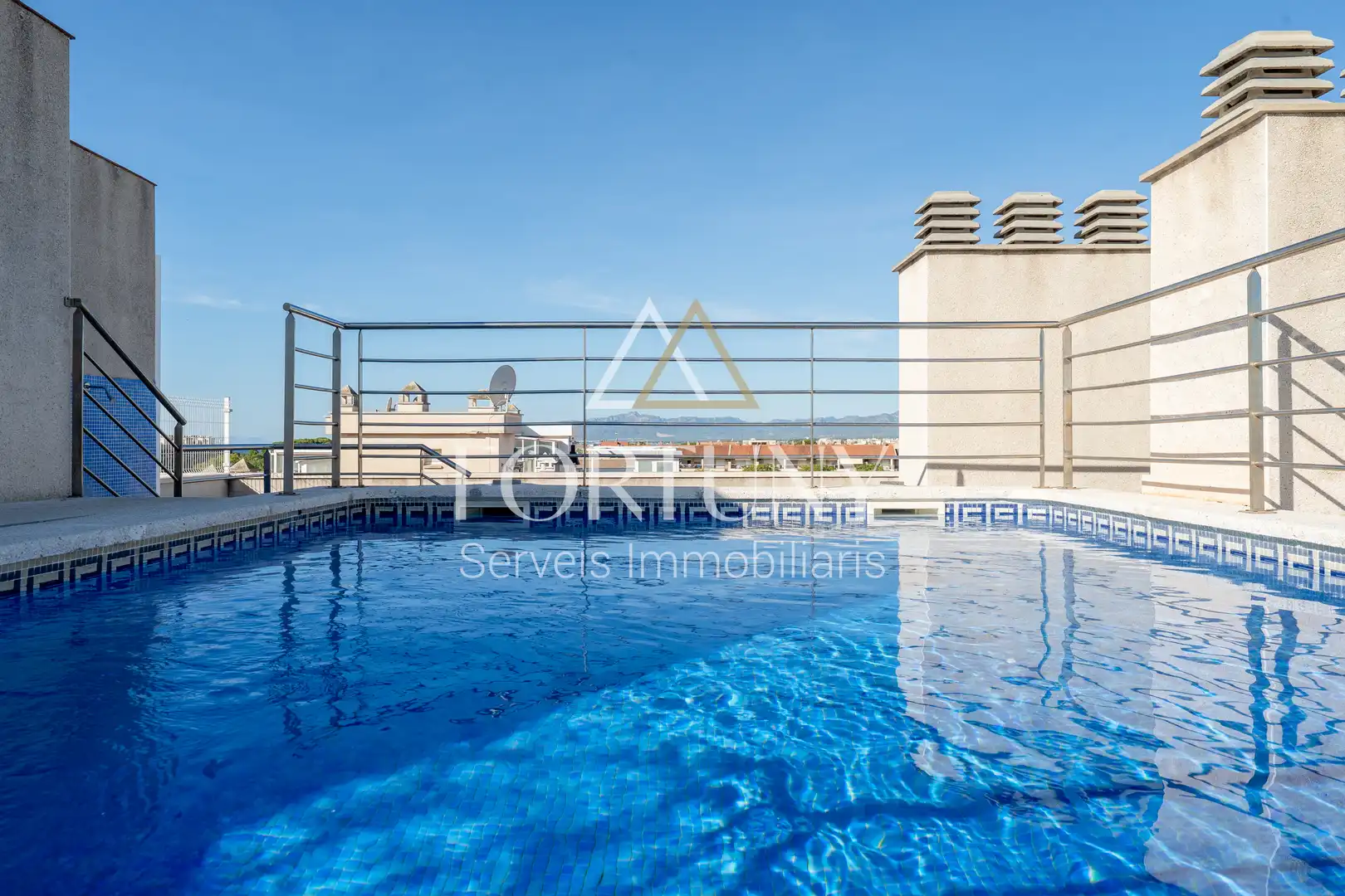 Swimming pool of Study for sale in Cambrils