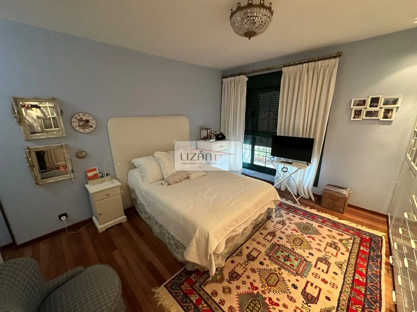 Dormitori de Casa o xalet en venda en Oviedo  amb Calefacció, Jardí privat i Terrassa