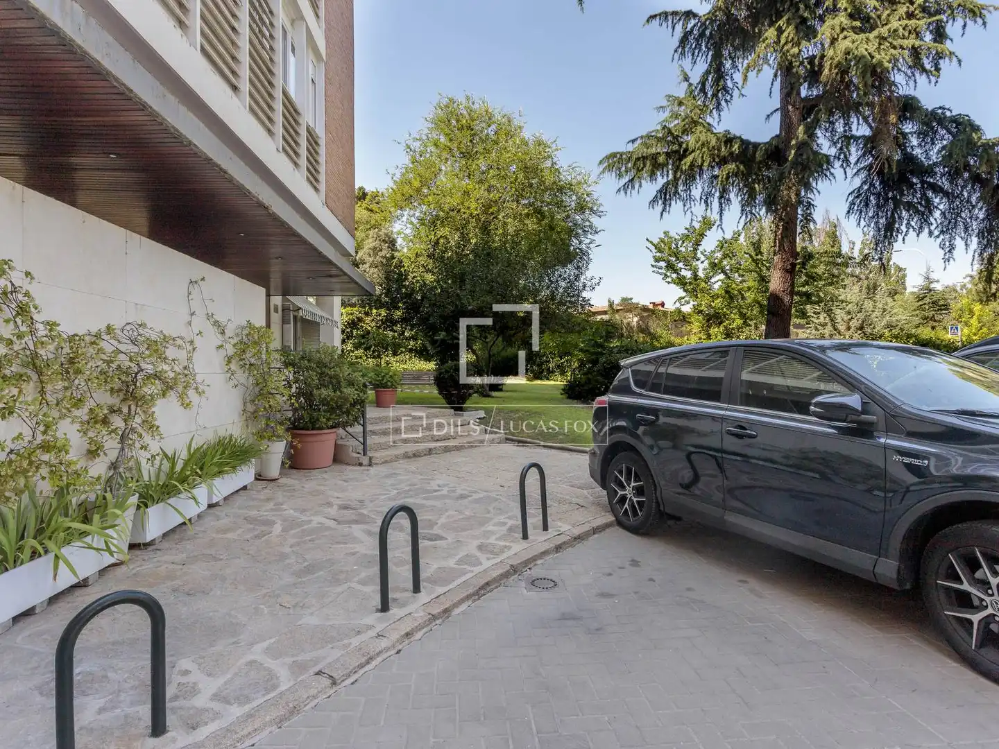 Parking of Flat for rent in Madrid  with Air Conditioner, Heating and Private garden