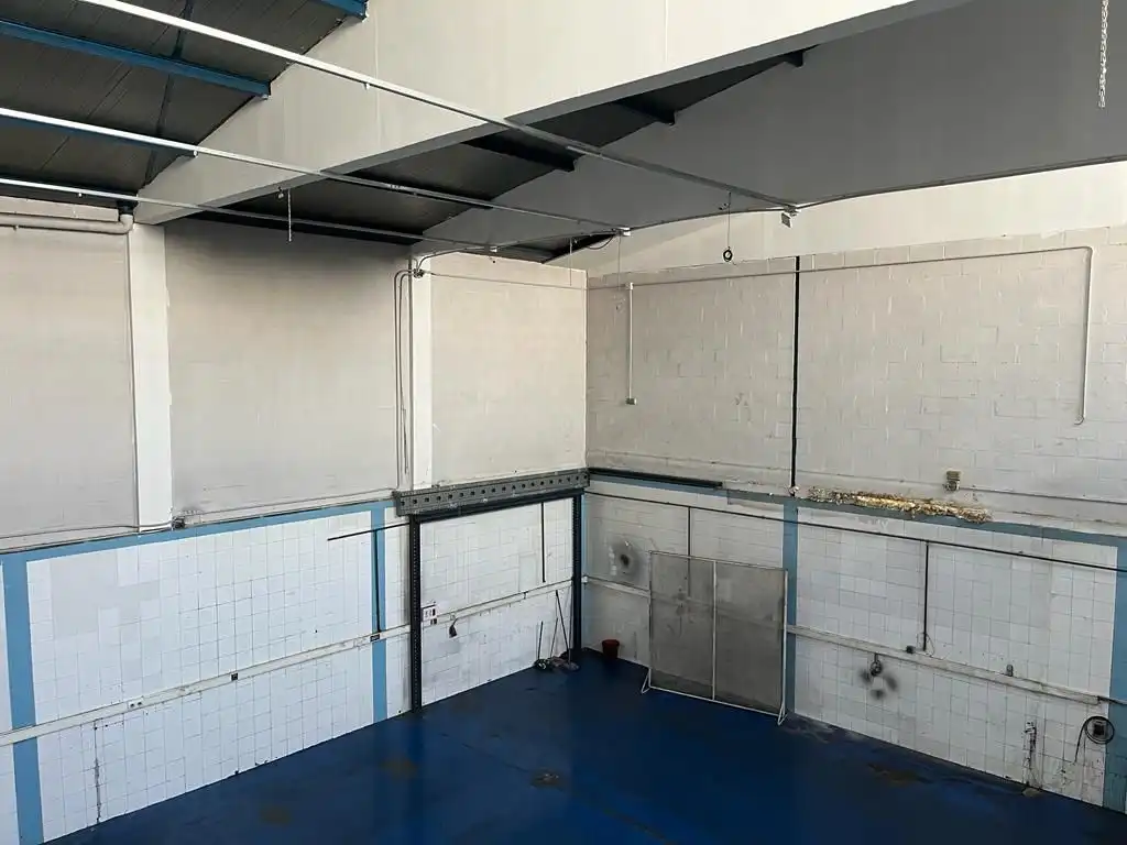 Industriegebäude zur Miete in Sureste