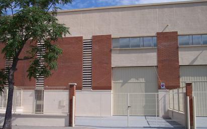 Vista exterior de Nau industrial de lloguer en Badalona