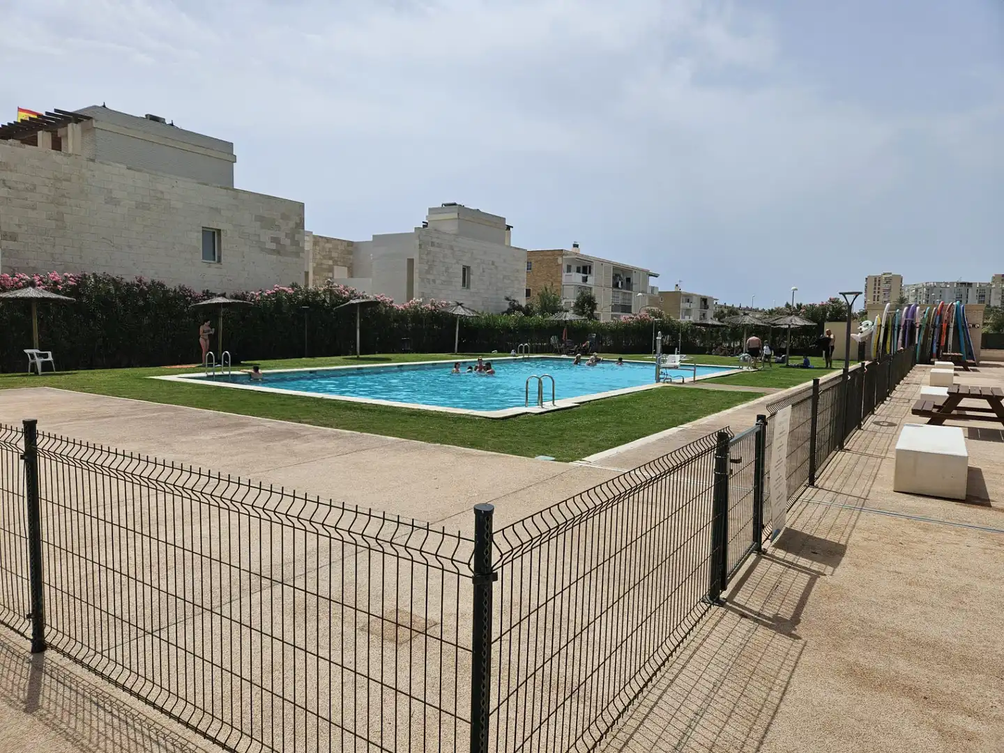 Piscina de Piso de alquiler en El Puig de Santa Maria con Aire acondicionado, Amueblado y TV