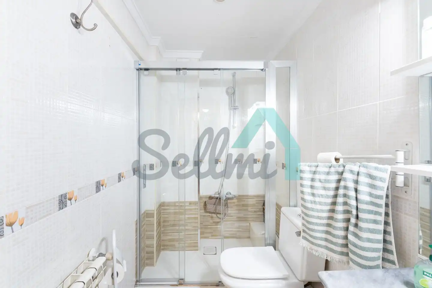Bathroom of Flat for rent in Avilés  with Heating, Furnished and Internet