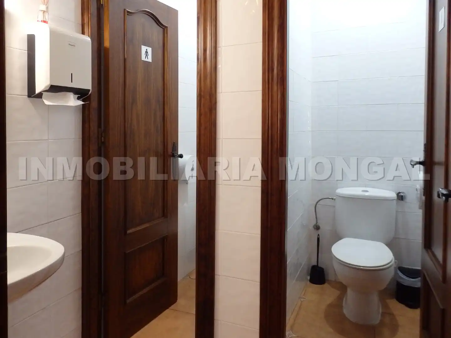 Bany de Local de lloguer en Gavà amb Aire condicionat, Moblat i Alarma