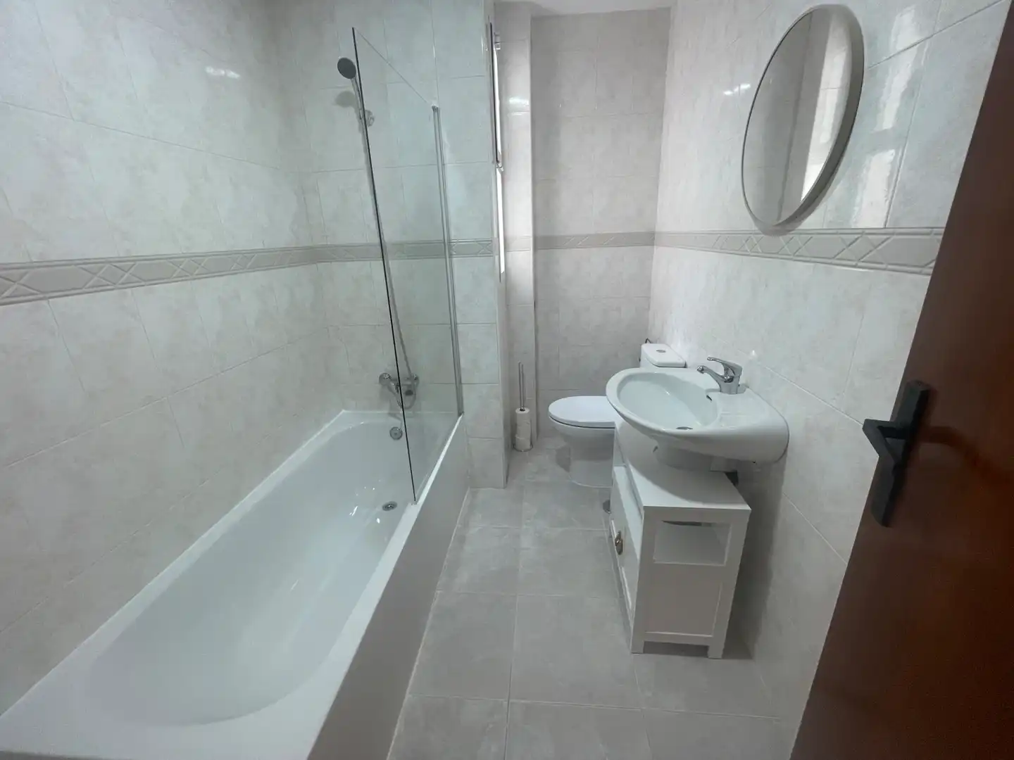 Bathroom of Flat for rent in Almendralejo  with Air Conditioner, Furnished and Oven