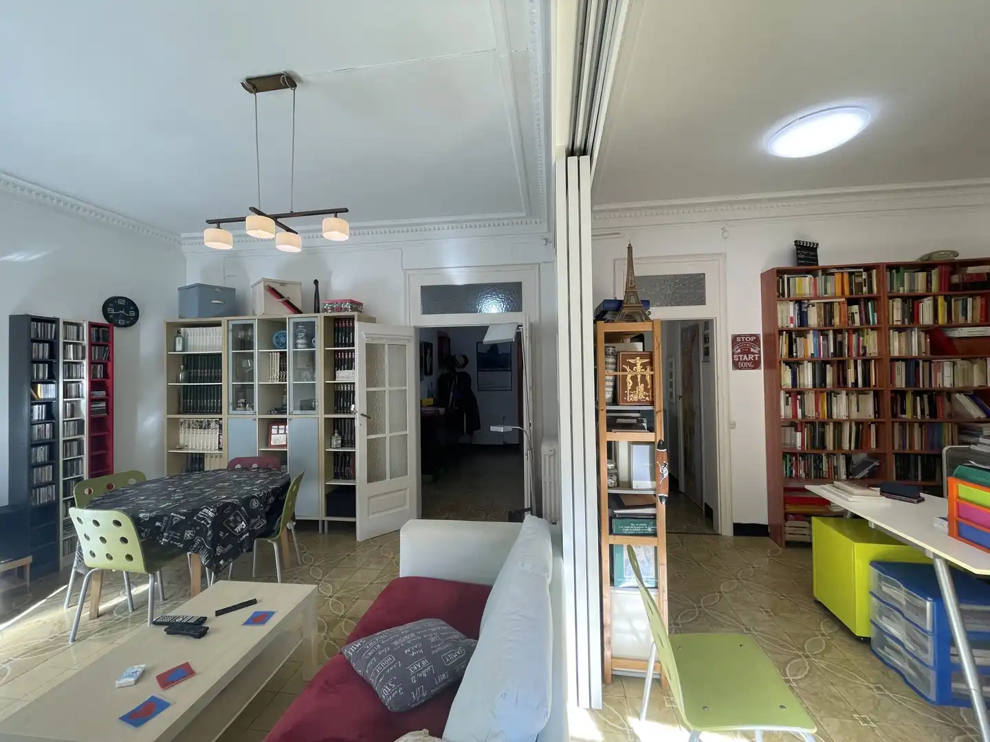 Living room of Flat for sale in Girona  with Heating, Furnished and Balcony