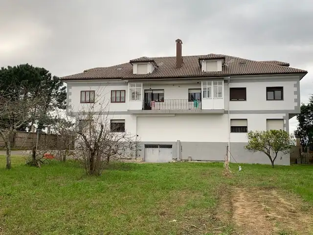 Außenansicht von Einfamilien-Reihenhaus zum Verkauf in Vilagarcía de Arousa mit Heizung, Privatgarten und Möbliert